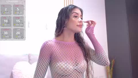 Snapshot of 01andrea_ chatting on June 10, 2026, 9:14 pm andre online show from June 10, 2026, 9:14 pm