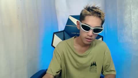 Snapshot of 0cir_asiansatisfy chatting on December 20, 2025, 1:56 am RICK online show from December 20, 2025, 1:56 am