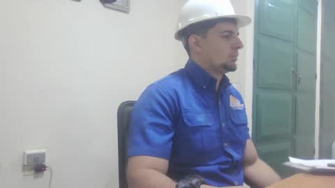 Snapshot of 0fficeb0y chatting on March 5, 2026, 11:39 am Officeboy online show from March 5, 2026, 11:39 am