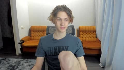 Snapshot of 0verlandd chatting on December 28, 2024, 8:05 am Adam online show from December 28, 2024, 8:05 am