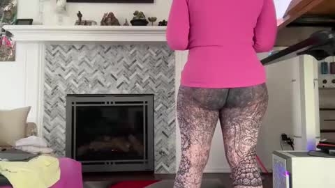 Aurora Willows online show from February 26, 2025, 9:05 pm