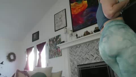 Aurora Willows online show from March 10, 2025, 4:14 pm