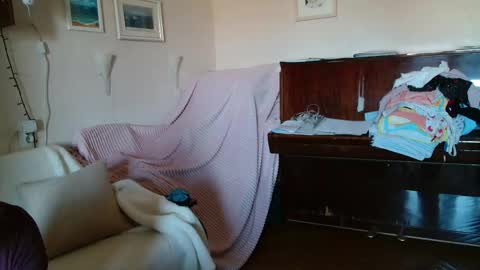 12ennie online show from April 20, 2026, 7:33 am