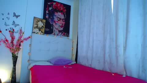 stef read my description online show from February 9, 2025, 4:18 pm