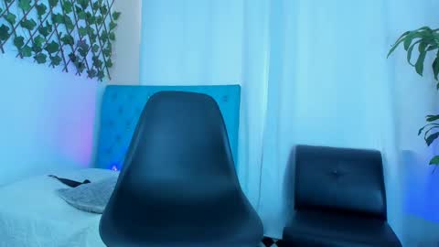 stef read my description online show from February 23, 2025, 4:46 pm