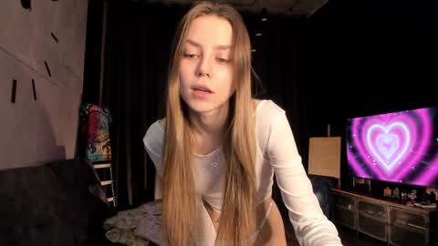 Lily 3 online show from January 10, 2025, 6:06 pm