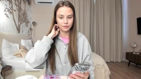 Lily 3 online show from October 4, 2025, 11:41 am