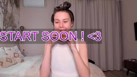 Lily 3 online show from November 4, 2025, 3:44 pm