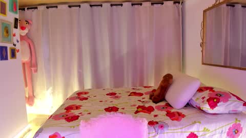 laiaa rivas online show from November 25, 2025, 2:55 am