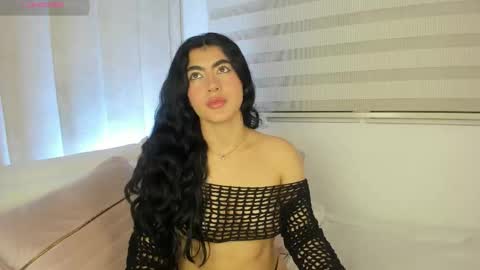 Snapshot of 1m_emily chatting on October 6, 2025, 3:59 am . online show from October 6, 2025, 3:59 am