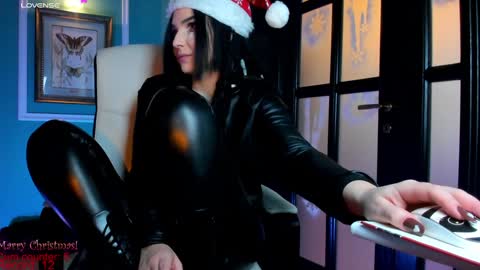 Snapshot of 1munique chatting on December 22, 2024, 10:49 am Moona online show from December 22, 2024, 10:49 am