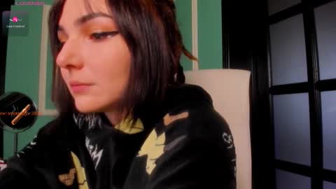 Moona  online show from December 22, 2025, 12:57 pm