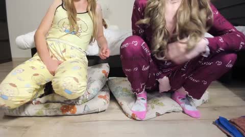 molly online show from November 6, 2025, 7:37 pm