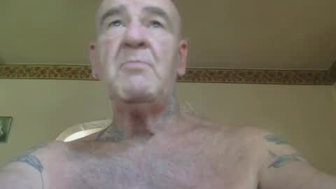Snapshot of 1pizza__6beers chatting on October 1, 2025, 6:36 pm Pizza online show from October 1, 2025, 6:36 pm