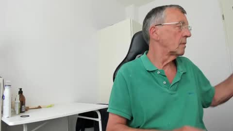 Henk online show from June 3, 2026, 2:33 pm