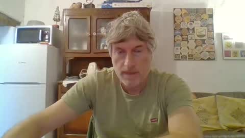 22esserre online show from October 20, 2025, 11:43 am