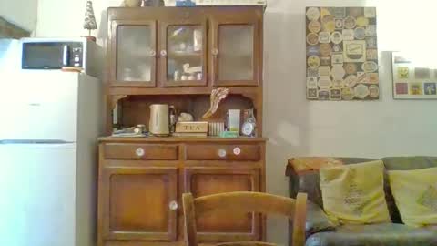 22esserre online show from November 21, 2025, 12:48 pm