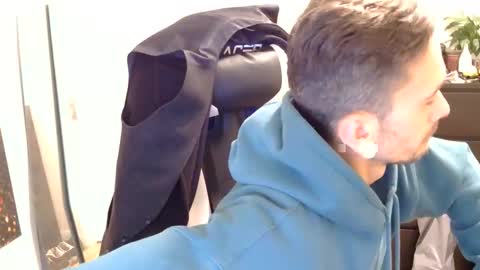 Snapshot of 2323gary chatting on October 3, 2025, 7:33 pm 2323gary online show from October 3, 2025, 7:33 pm