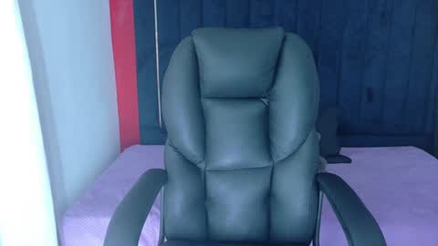 Isabella online show from September 17, 2025, 2:08 pm