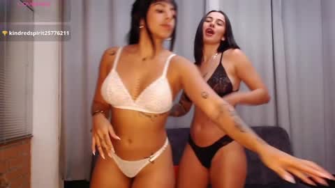 Snapshot of 2acidgirls chatting on January 31, 2025, 11:45 pm 2 ACIDGIRLS online show from January 31, 2025, 11:45 pm