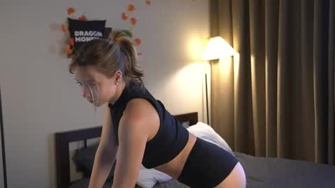 Elley  online show from October 8, 2025, 7:50 am