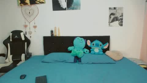 Snapshot of 2girls__dream chatting on May 28, 2026, 3:42 pm samantha sharon online show from May 28, 2026, 3:42 pm