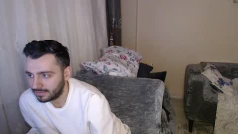 Snapshot of 2handsomeman chatting on May 4, 2026, 9:55 pm Berk online show from May 4, 2026, 9:55 pm