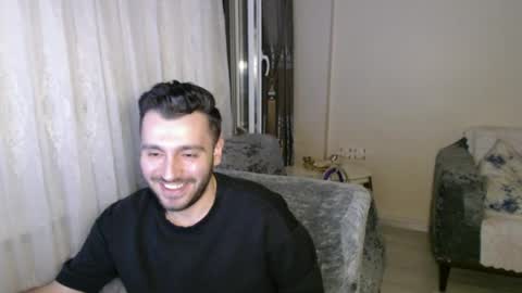 Snapshot of 2handsomeman chatting on June 19, 2026, 10:46 pm Berk online show from June 19, 2026, 10:46 pm