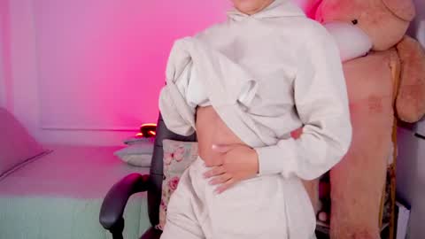 independent model online show from April 12, 2026, 9:36 am