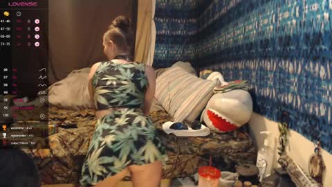 420stonerchick online show from March 27, 2026, 12:38 pm