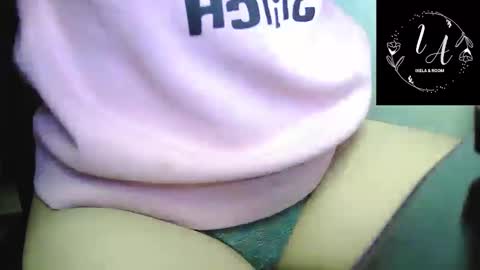 Ixela online show from March 11, 2025, 3:23 pm