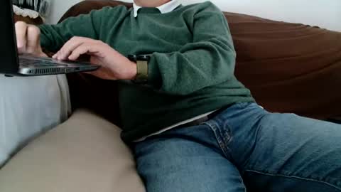 F E L I X -  -  F O ll O W      M E  online show from December 10, 2024, 12:27 pm