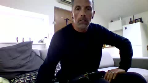 Num online show from October 19, 2025, 7:42 am