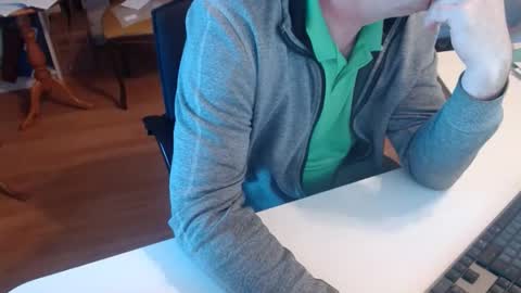 Snapshot of 69pifpaf chatting on December 5, 2024, 8:33 am 69pifpaf online show from December 5, 2024, 8:33 am