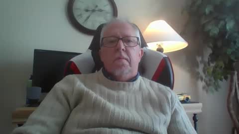 Snapshot of 72funguy71 chatting on December 13, 2024, 7:32 pm 72funguy71 online show from December 13, 2024, 7:32 pm