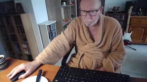 Snapshot of 7thsojourn chatting on March 4, 2025, 4:20 pm Papi online show from March 4, 2025, 4:20 pm