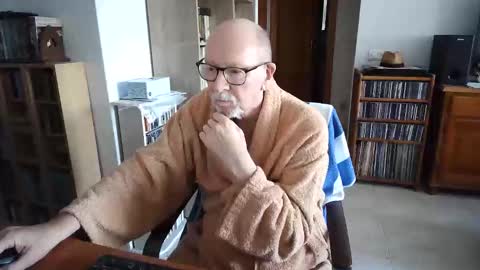  Papi  online show from December 2, 2025, 9:47 am