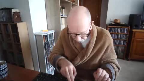  Papi  online show from December 19, 2025, 10:11 am