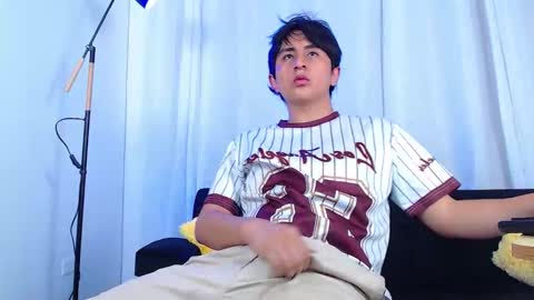 zyan online show from December 13, 2025, 8:36 pm