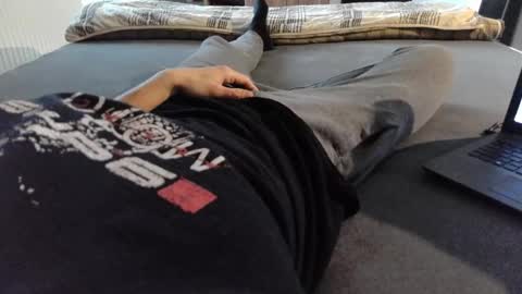 87johnny online show from December 25, 2024, 8:07 am