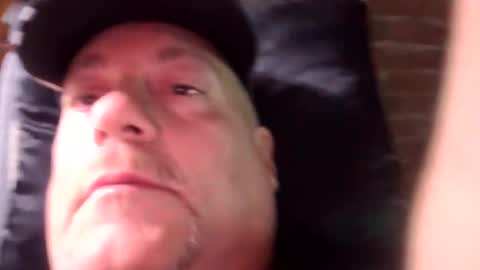 8bottomfeeder8 online show from October 4, 2025, 10:02 am