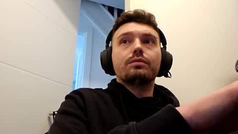 8inchdude93 online show from October 8, 2025, 11:41 am