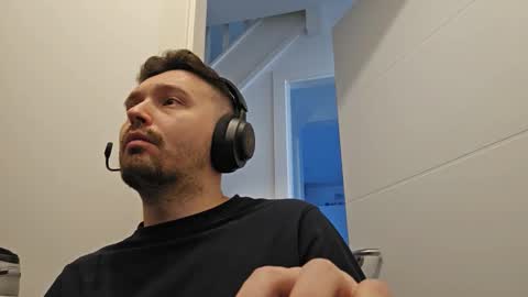 8inchdude93 online show from November 25, 2025, 12:16 pm