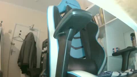 Snapshot of 90zero chatting on December 24, 2024, 10:39 pm Arturo online show from December 24, 2024, 10:39 pm