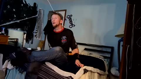 8over6 online show from December 22, 2024, 10:04 pm