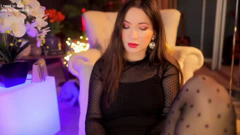 Sophia  online show from December 2, 2025, 4:40 am