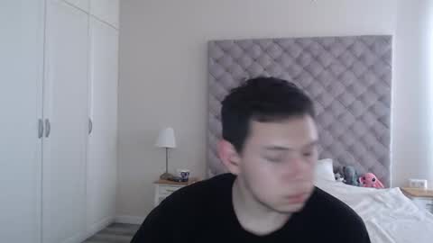 Snapshot of _a_k_i_ chatting on May 21, 2026, 1:40 pm Aki online show from May 21, 2026, 1:40 pm
