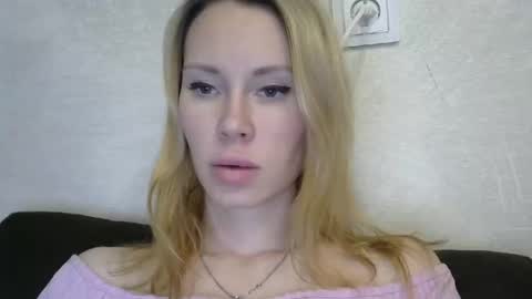 _alex1819 online show from February 4, 2026, 11:05 am