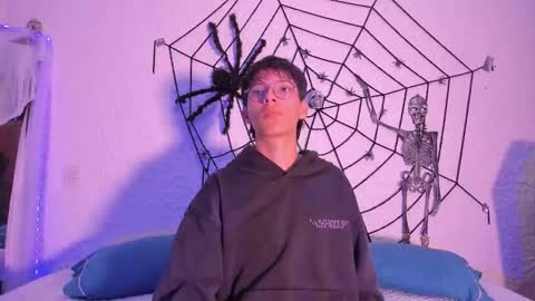 Snapshot of _alexandersawyer_ chatting on October 9, 2025, 4:32 am Alexander online show from October 9, 2025, 4:32 am