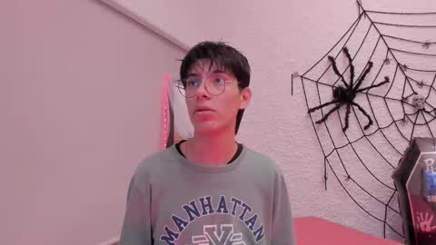 Snapshot of _alexandersawyer_ chatting on October 13, 2025, 4:23 am Alexander online show from October 13, 2025, 4:23 am